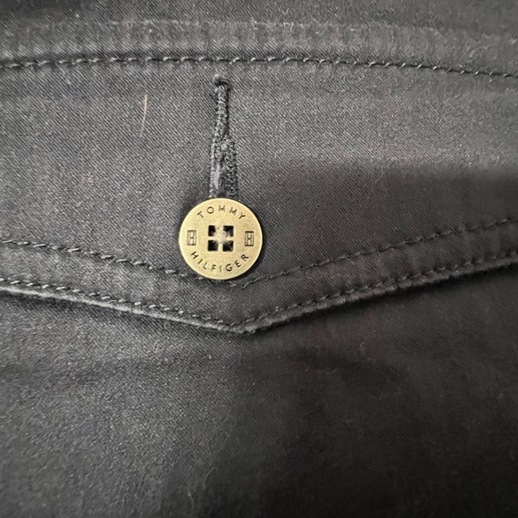 Tommy Hilfiger size 8 crop navy pant. EUC. May have worn twice - Picture 3 of 6